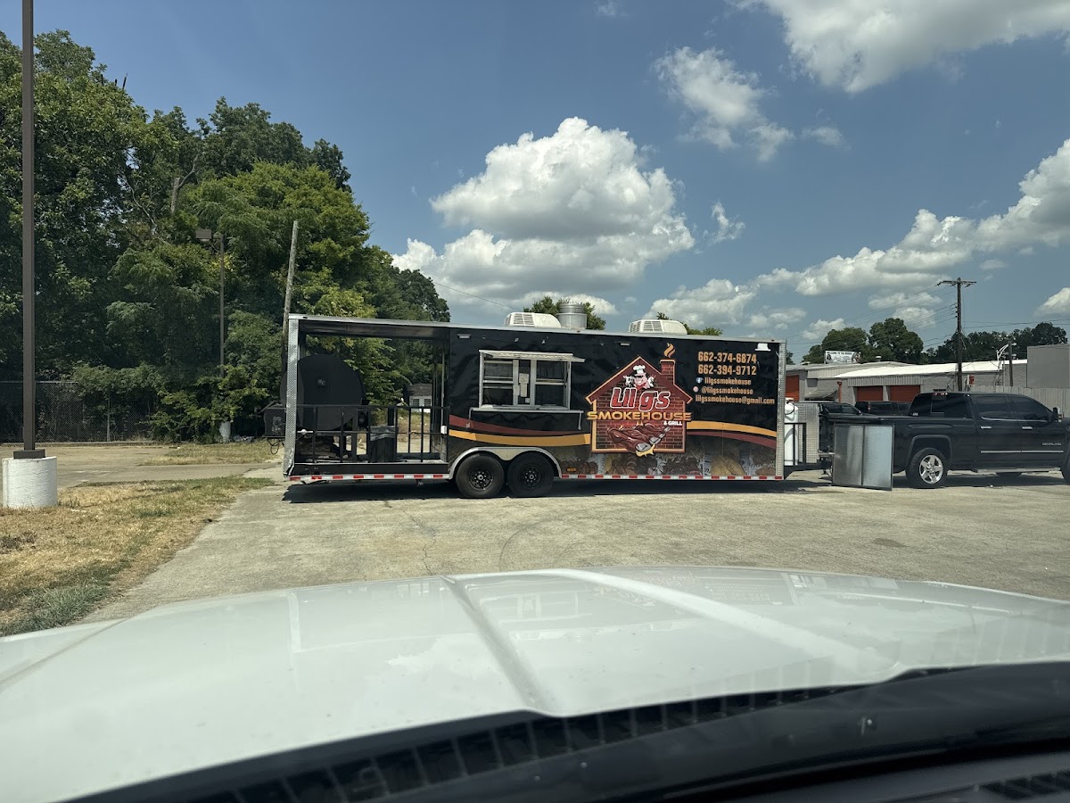 Lil g's Smokehouse - Photo 3