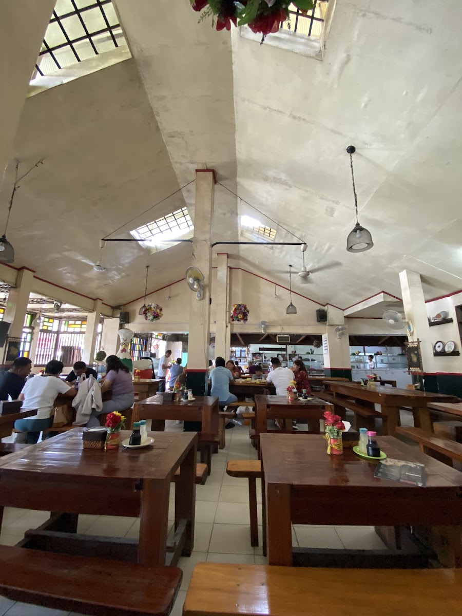 Weegool's Grill Haus - Photo 4