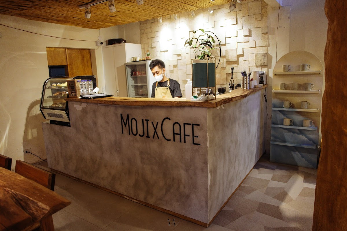 TOPSIDE CAFE (former Moji x Cafe)