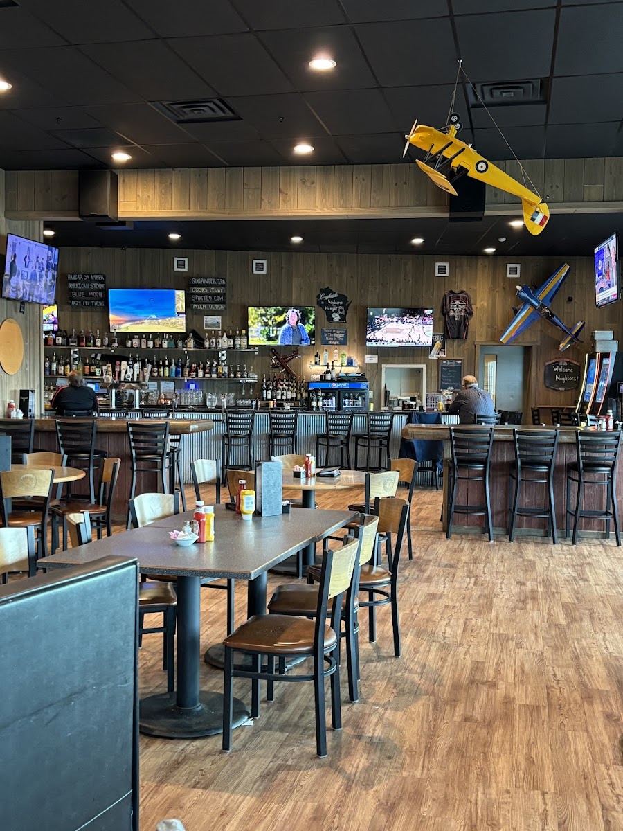 Hangar 54 Grill - Photo 2