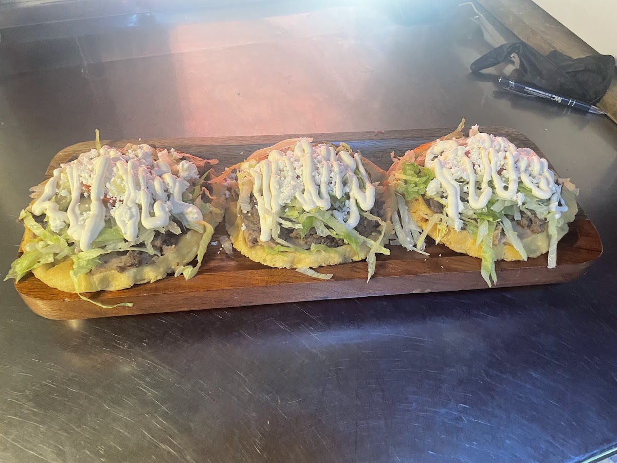 Los Machetes Cemitas Poblanas - Photo 1
