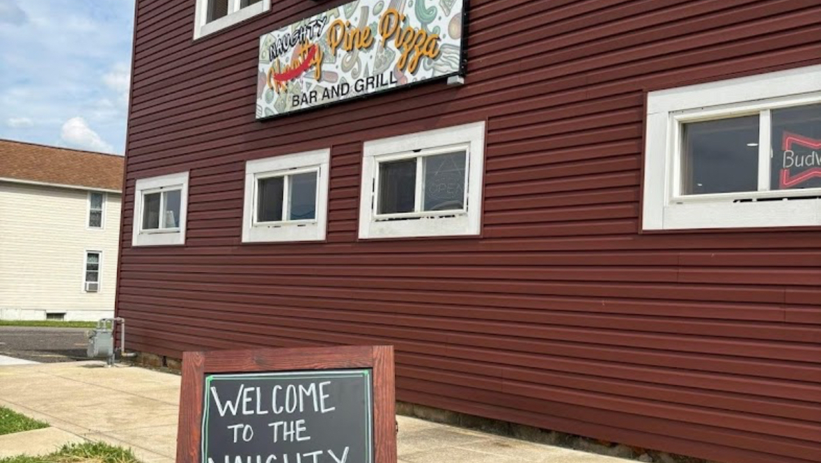 Naughty Pine Pizza Bar & Grill ????