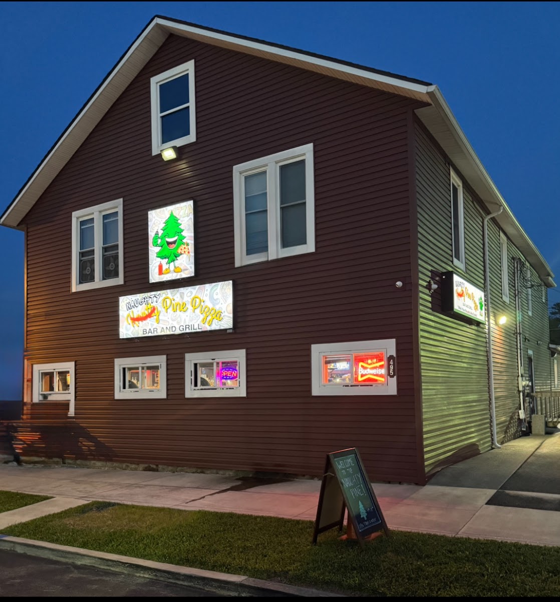 Naughty Pine Pizza Bar & Grill ???? - Photo 3