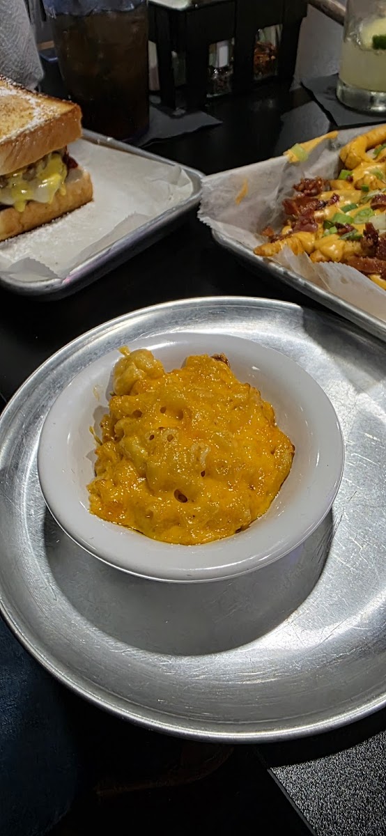 Naughty Pine Pizza Bar & Grill ???? - Photo 4