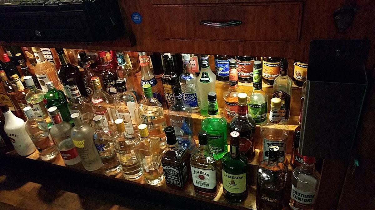 Who's Place Bar And Grill - Photo 9
