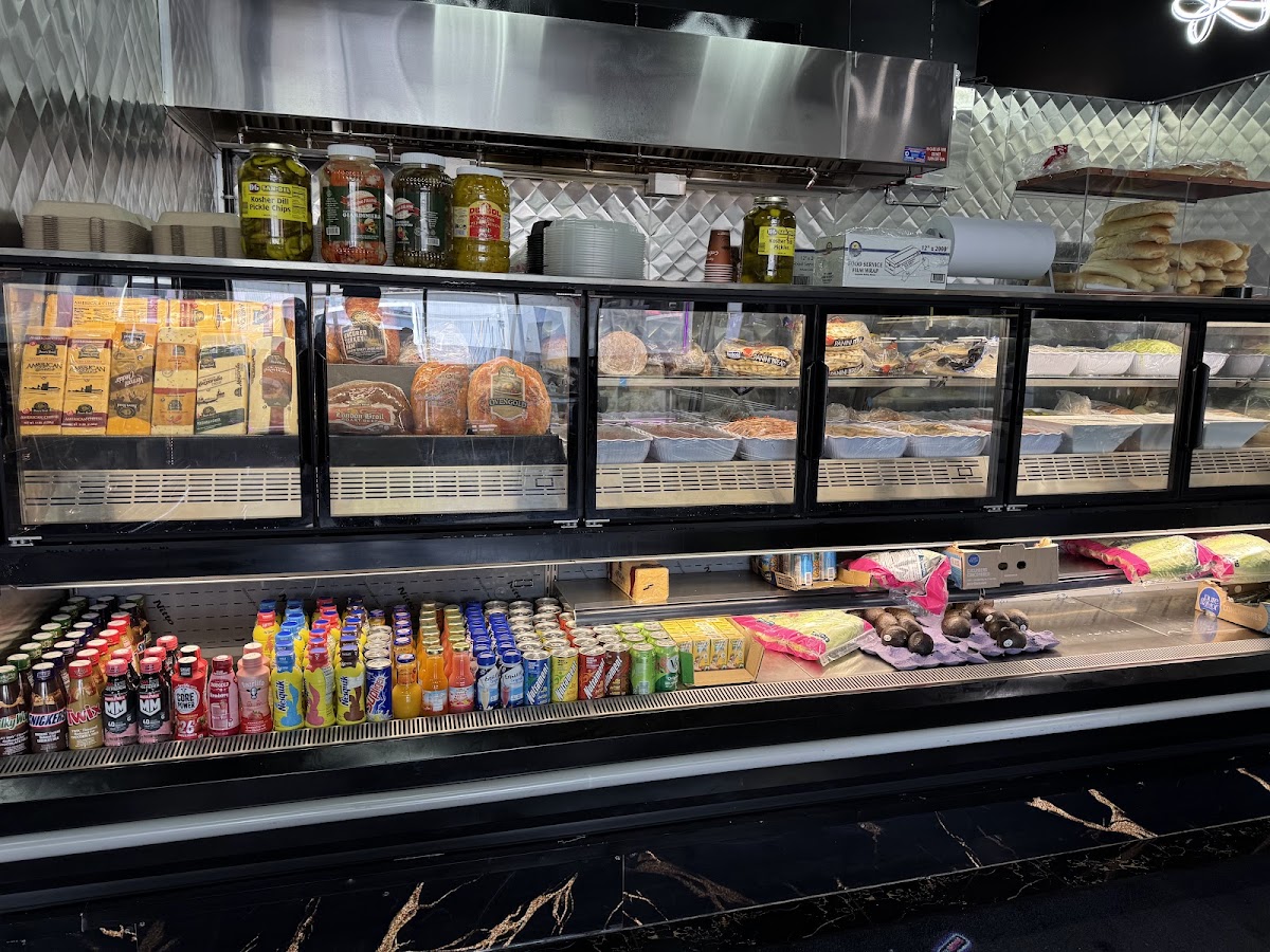 High vibes deli - Photo 6