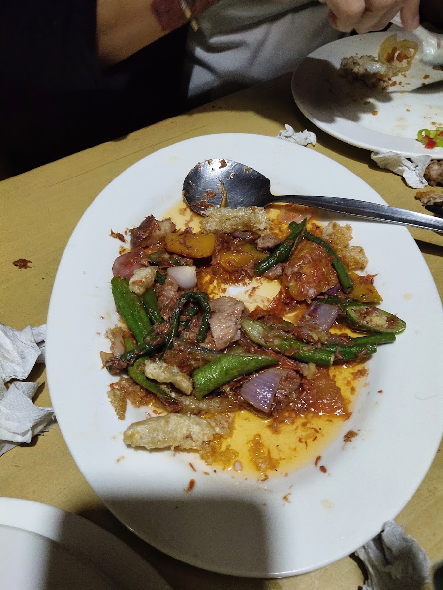 Elyong's Ihaw-Ihaw and Restaurant - Photo 5