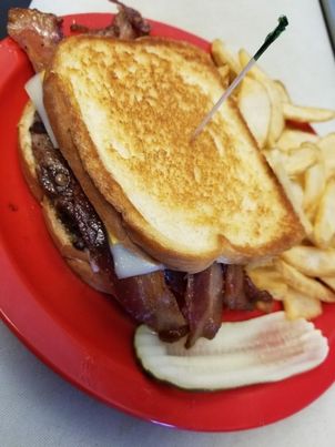 Rocky's Roadhouse - Photo 8