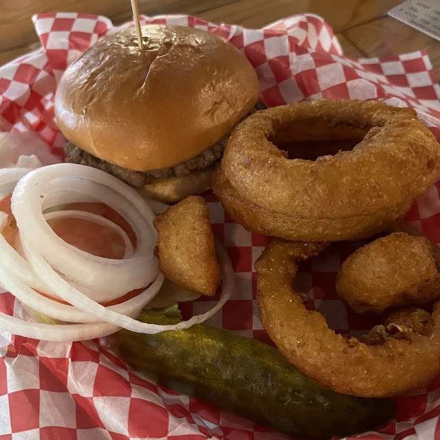 Hamburger with Onion Rings