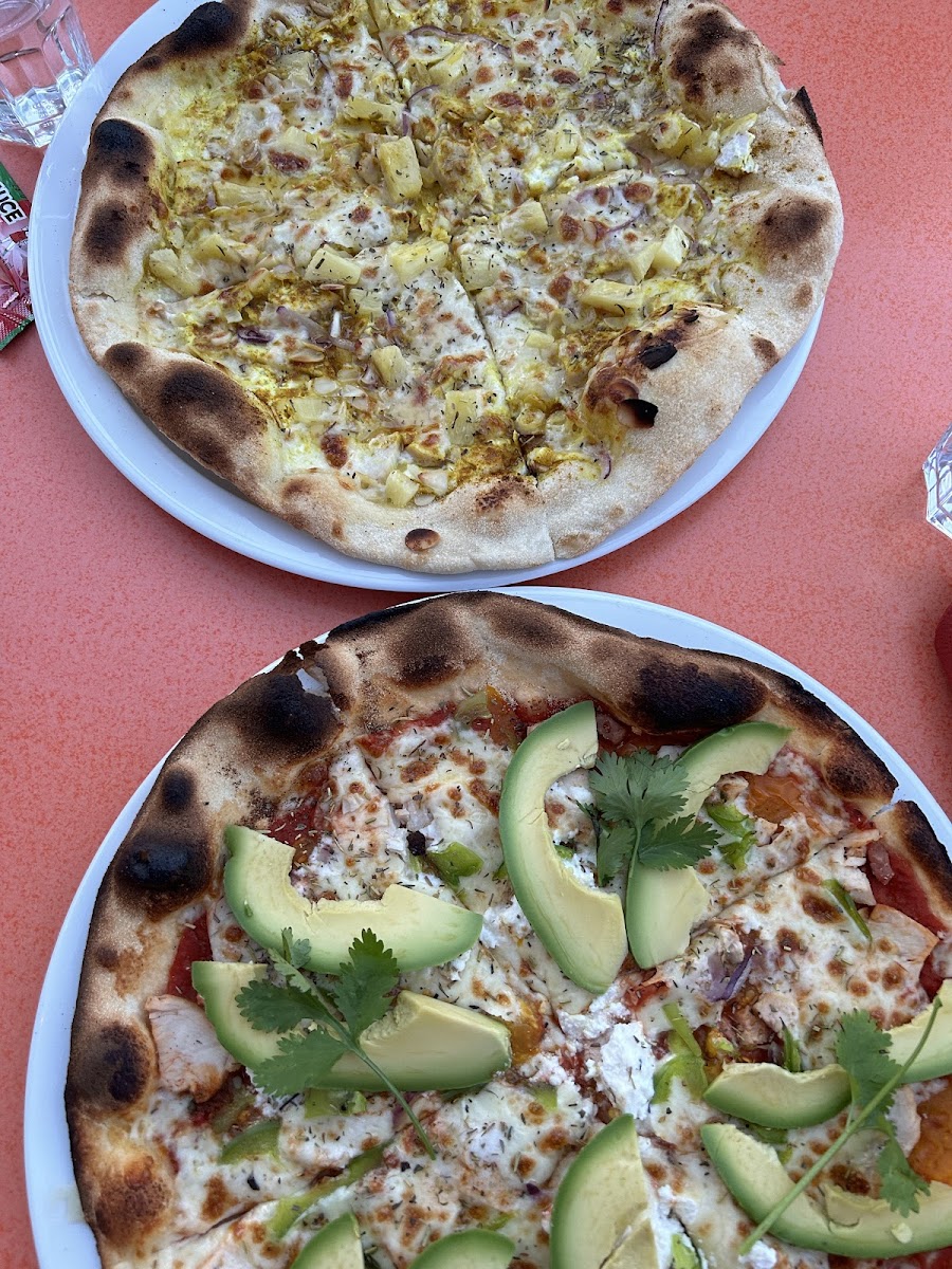 Caramelo's Pizza Restaurant / Bar - Photo 2