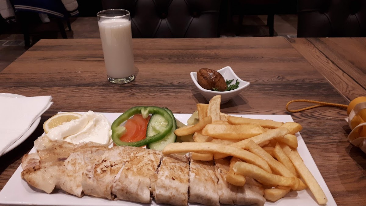 Damaskus Haus Restaurant - Photo 4