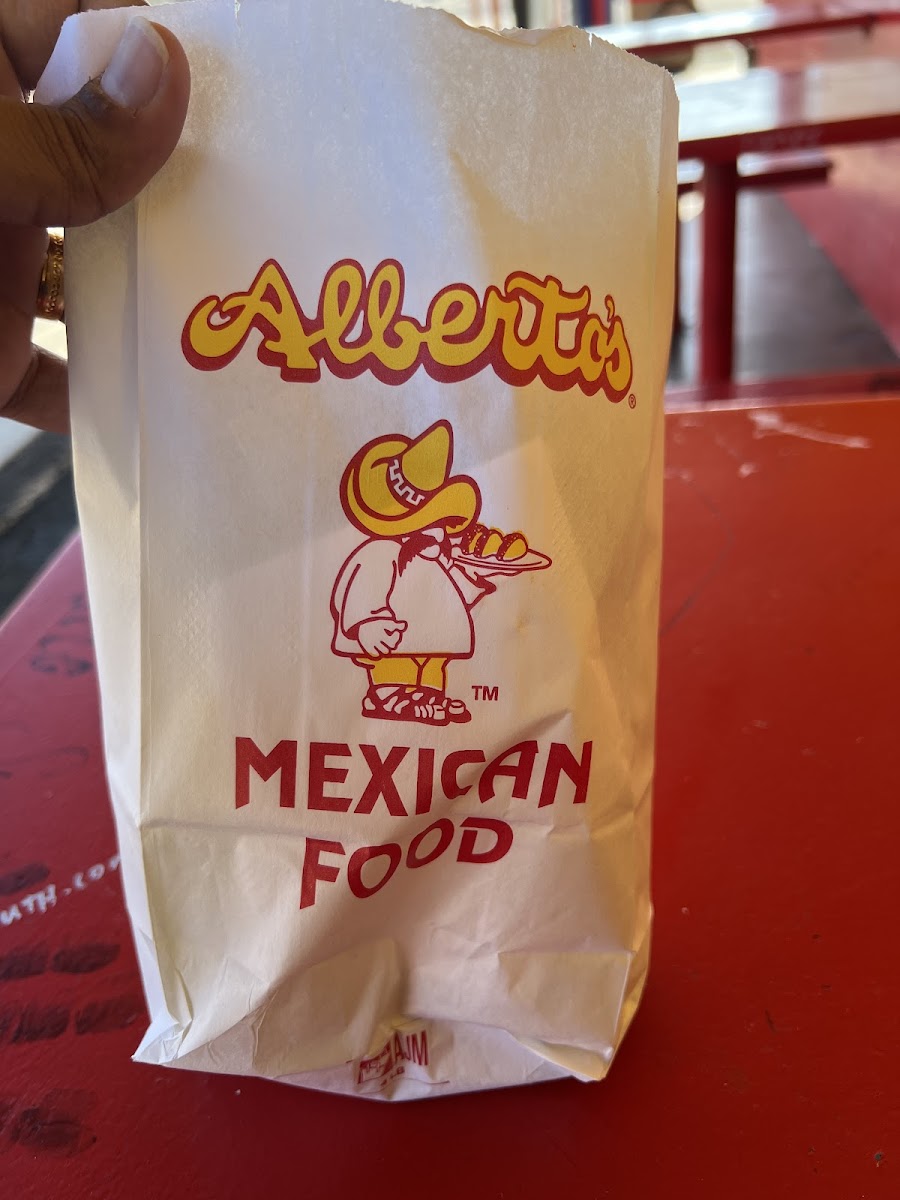 Alberto's Mexican Food - Photo 4