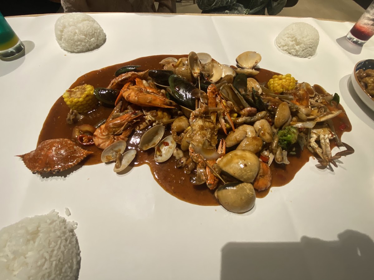 D'Shell Seafood Restoran - Photo 4