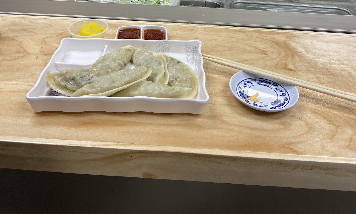Mr. Yun's Tower Deli - Photo 8