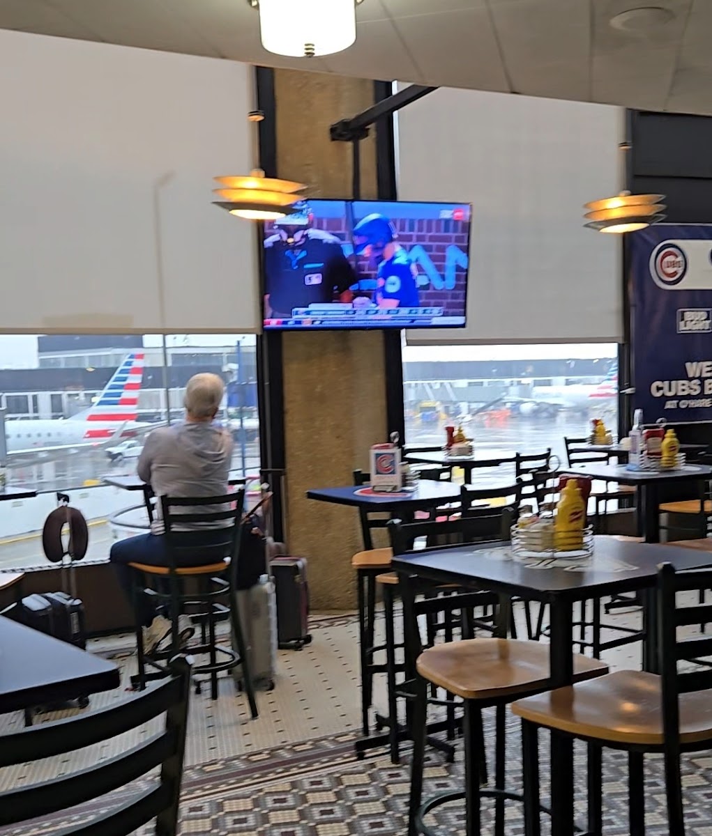 Cubs Bar & Grill - Photo 9