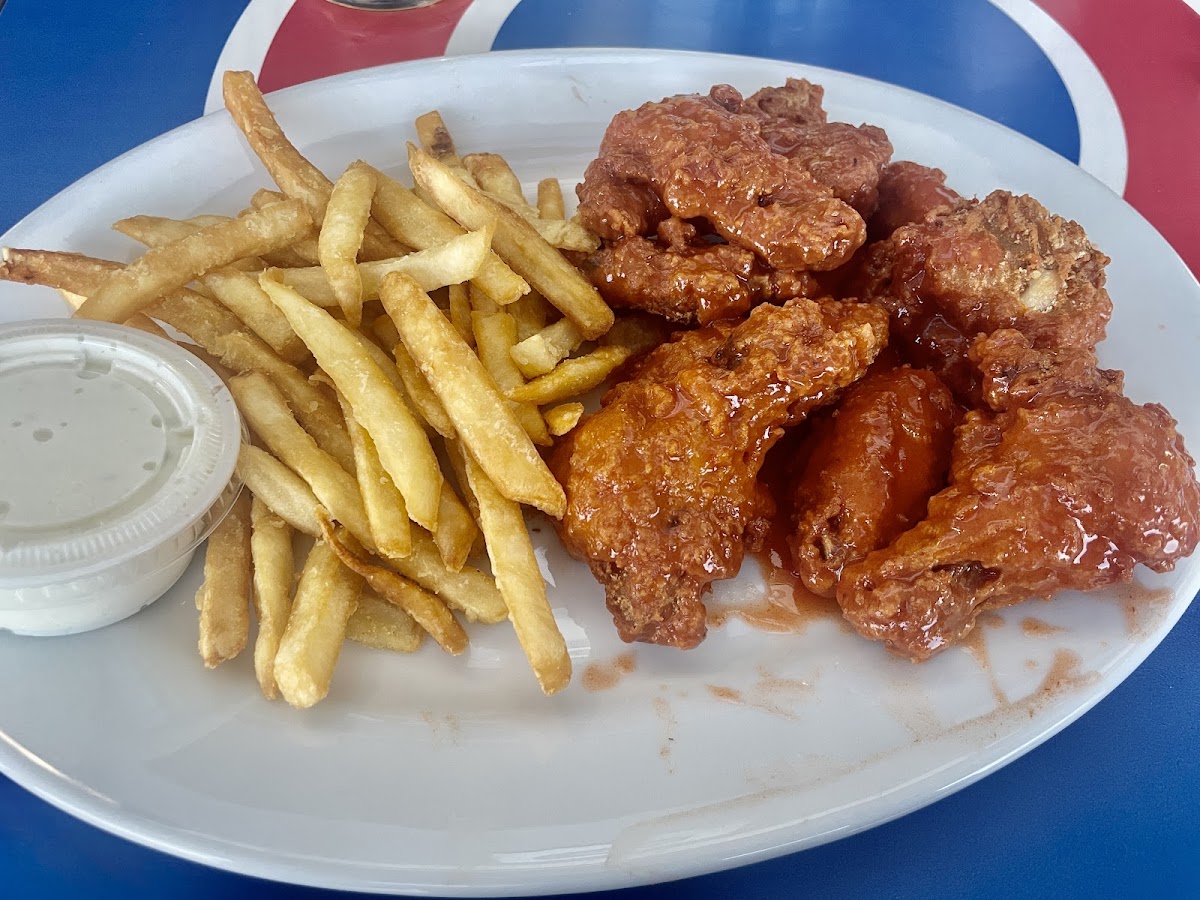 Cubs Bar & Grill - Photo 7