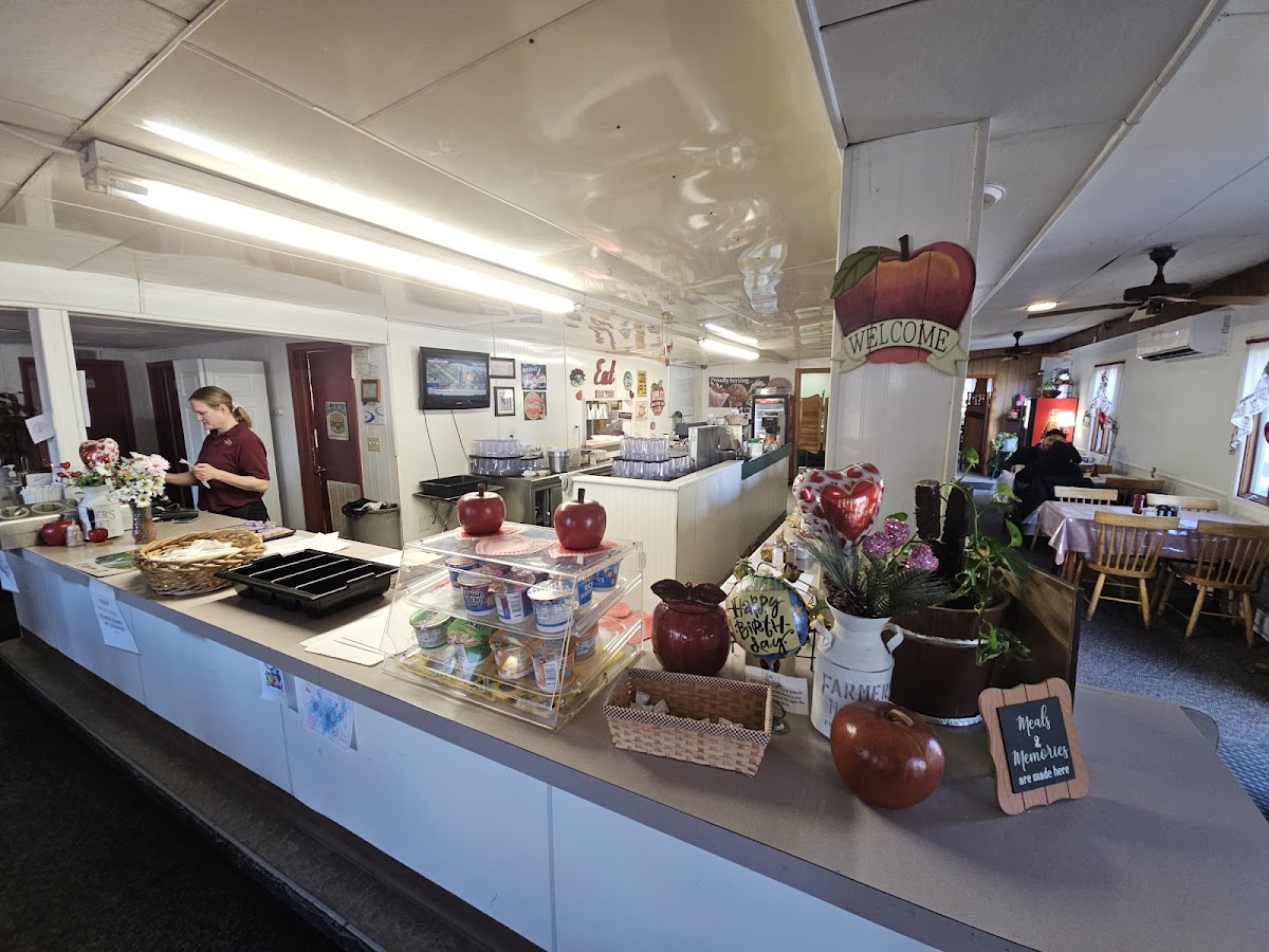 The Apple Bin Grill & Bakery - Photo 2