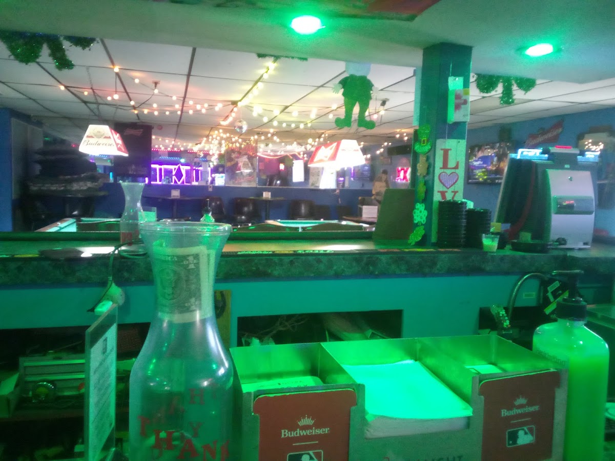 White Crow Tavern - Photo 2