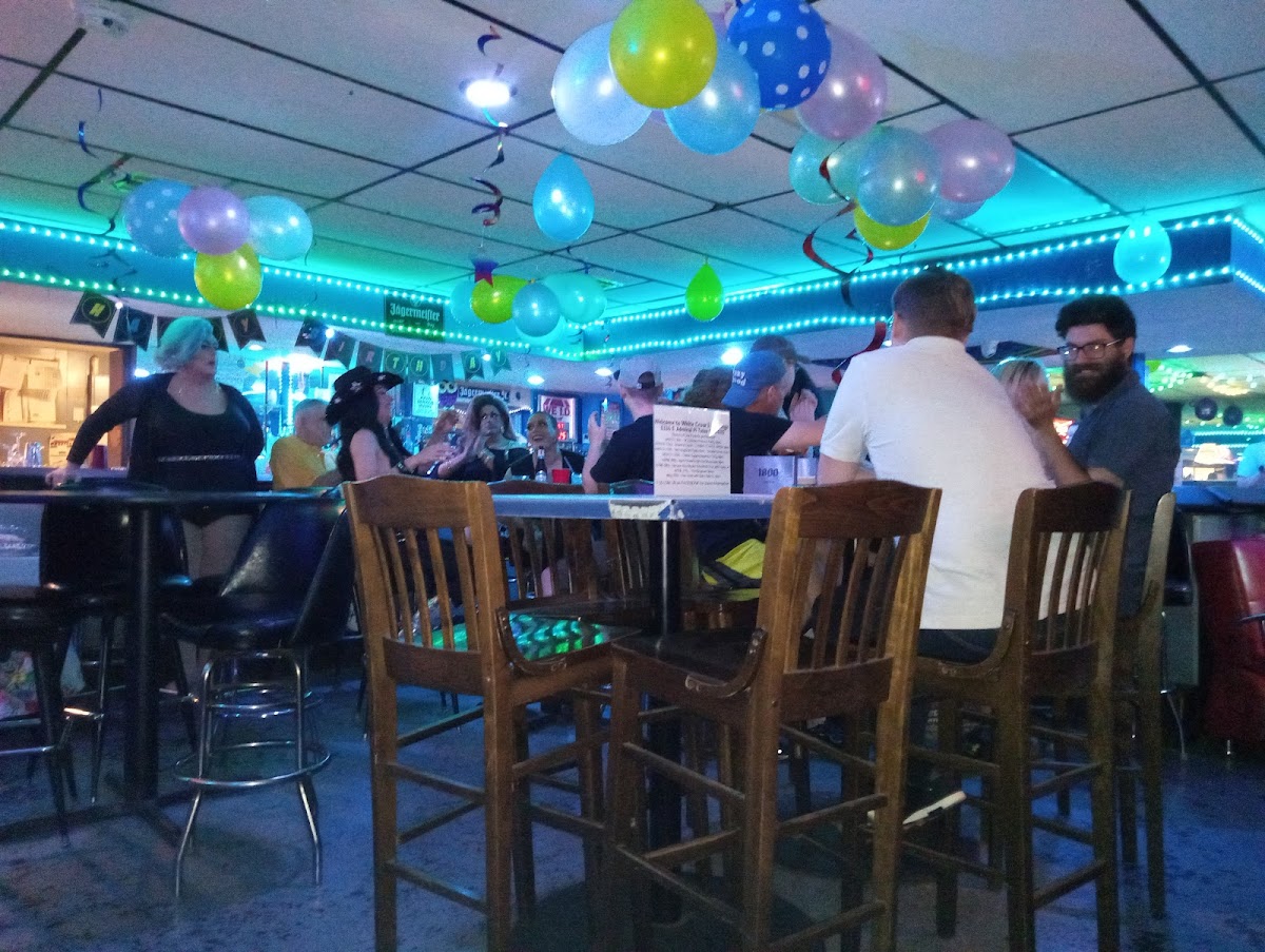 White Crow Tavern - Photo 3