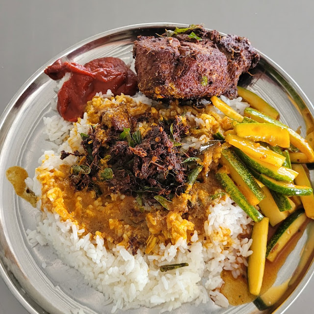 Nasi Kandar Ayam Goreng panas2