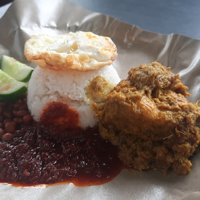 Nasi Lemak Telor Dan Ayam Goreng