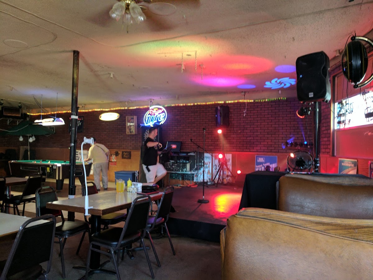 Just Jules Pub & Restaurant - Photo 5