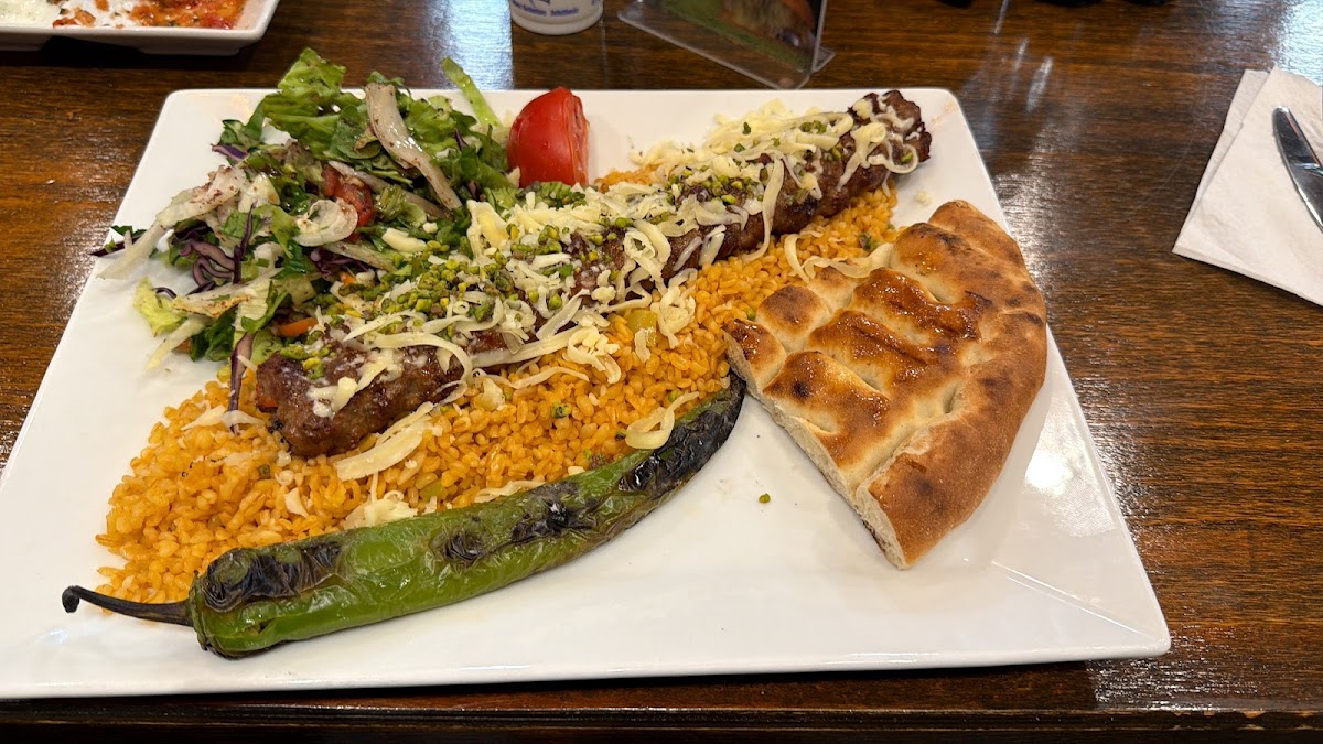 Köz Adana Holzkohle Restaurant - Photo 2