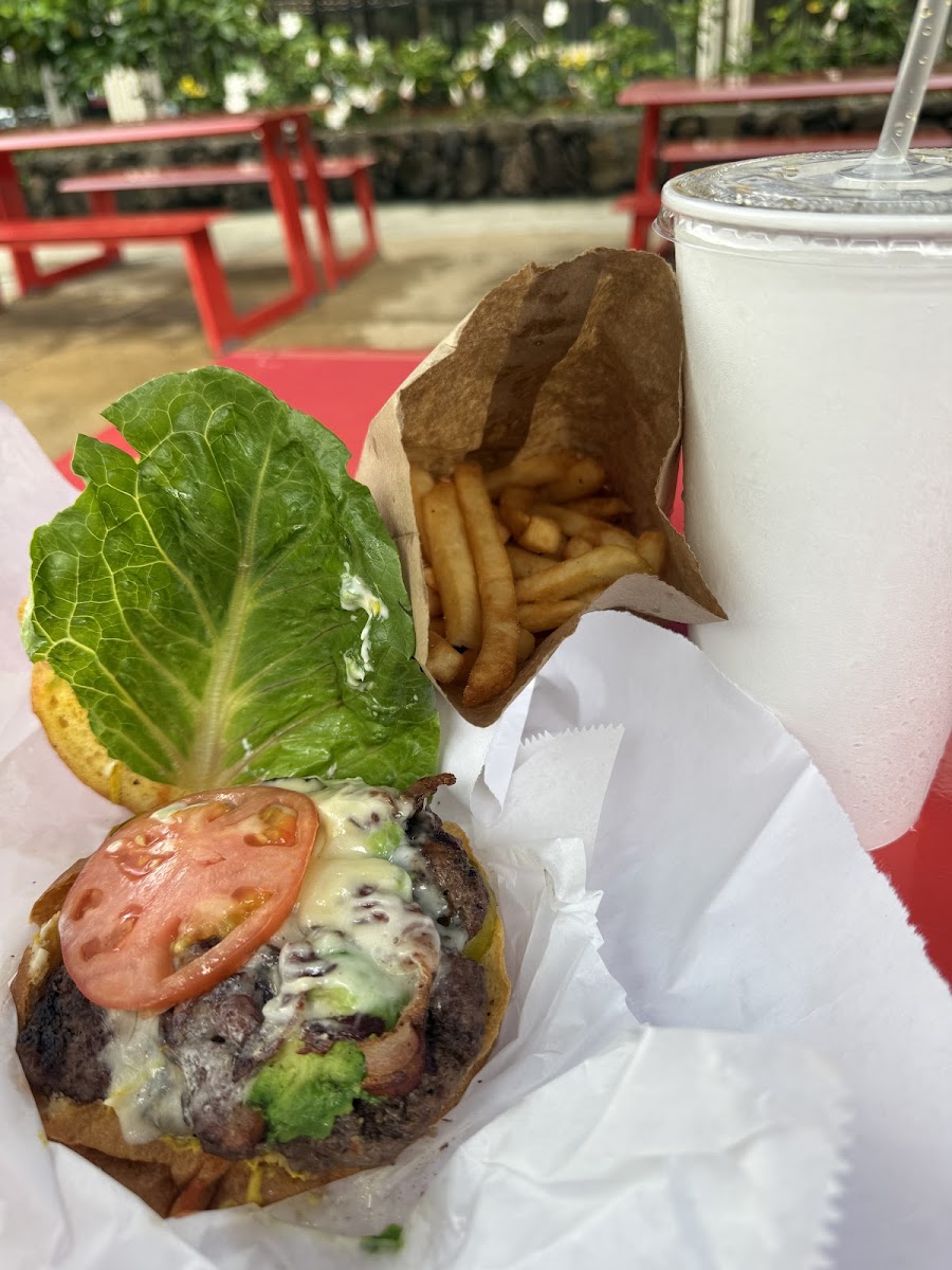 Island Subs & Burgers - Photo 2