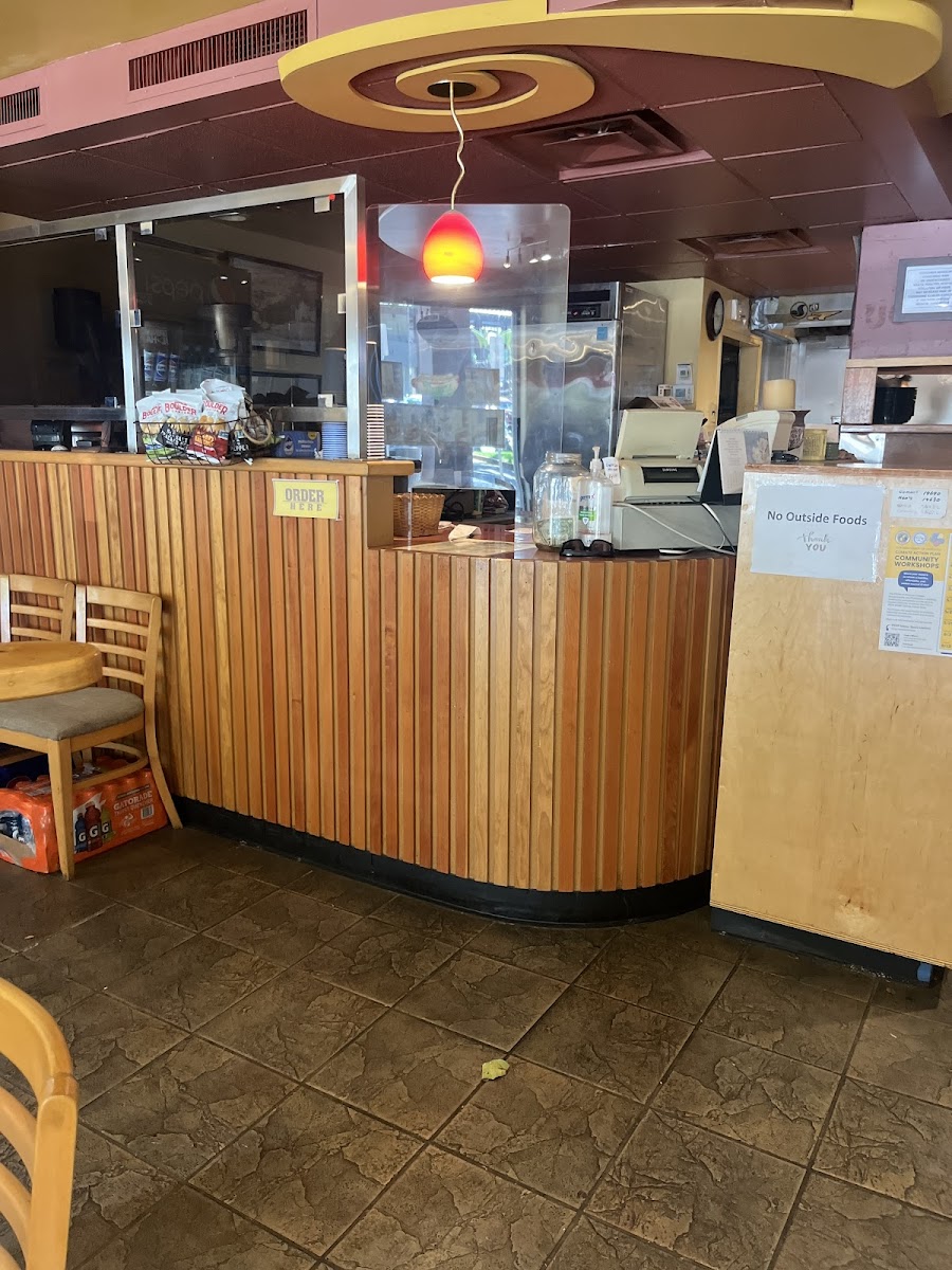 Island Subs & Burgers - Photo 3