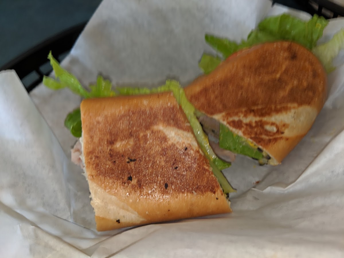 Island Subs & Burgers - Photo 7