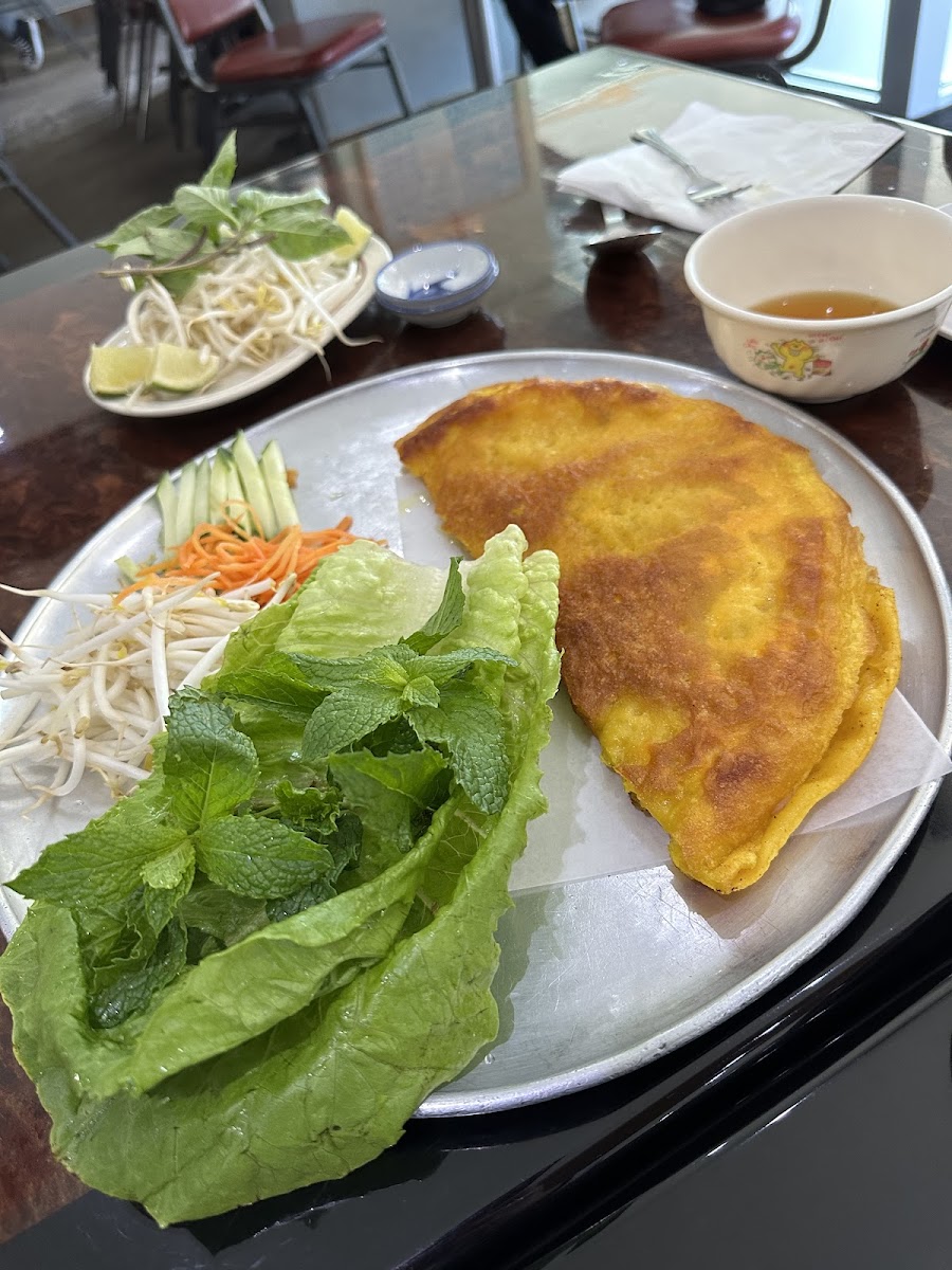 Huong's Vietnamese Bistro - Photo 9