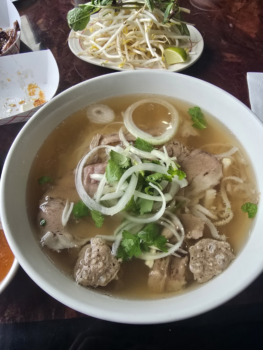 Huong's Vietnamese Bistro - Photo 2
