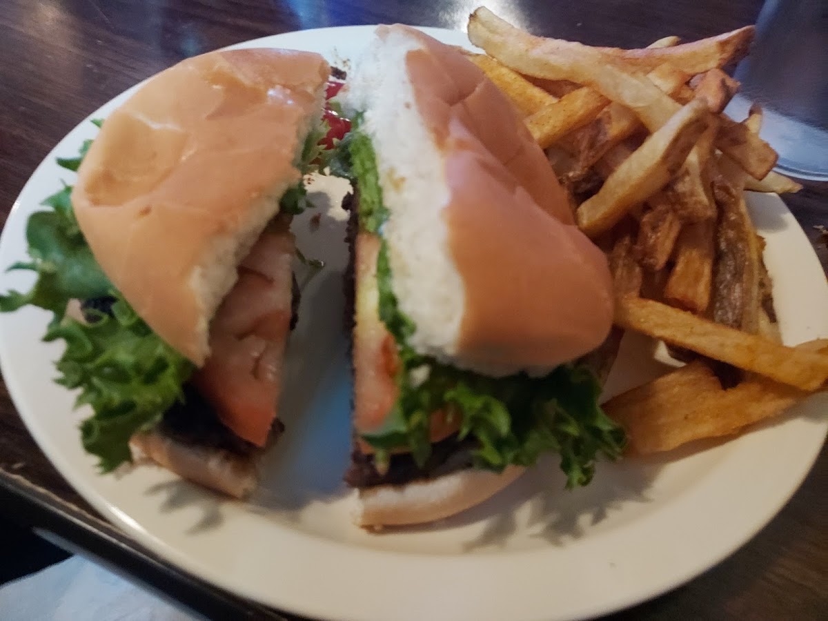 Lucky's Burger Shack - Photo 4