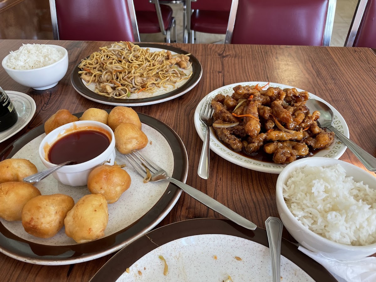 J & T Family Restaurant - Photo 3
