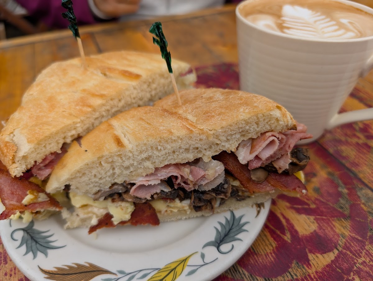 Grape Leaf Café - Photo 2