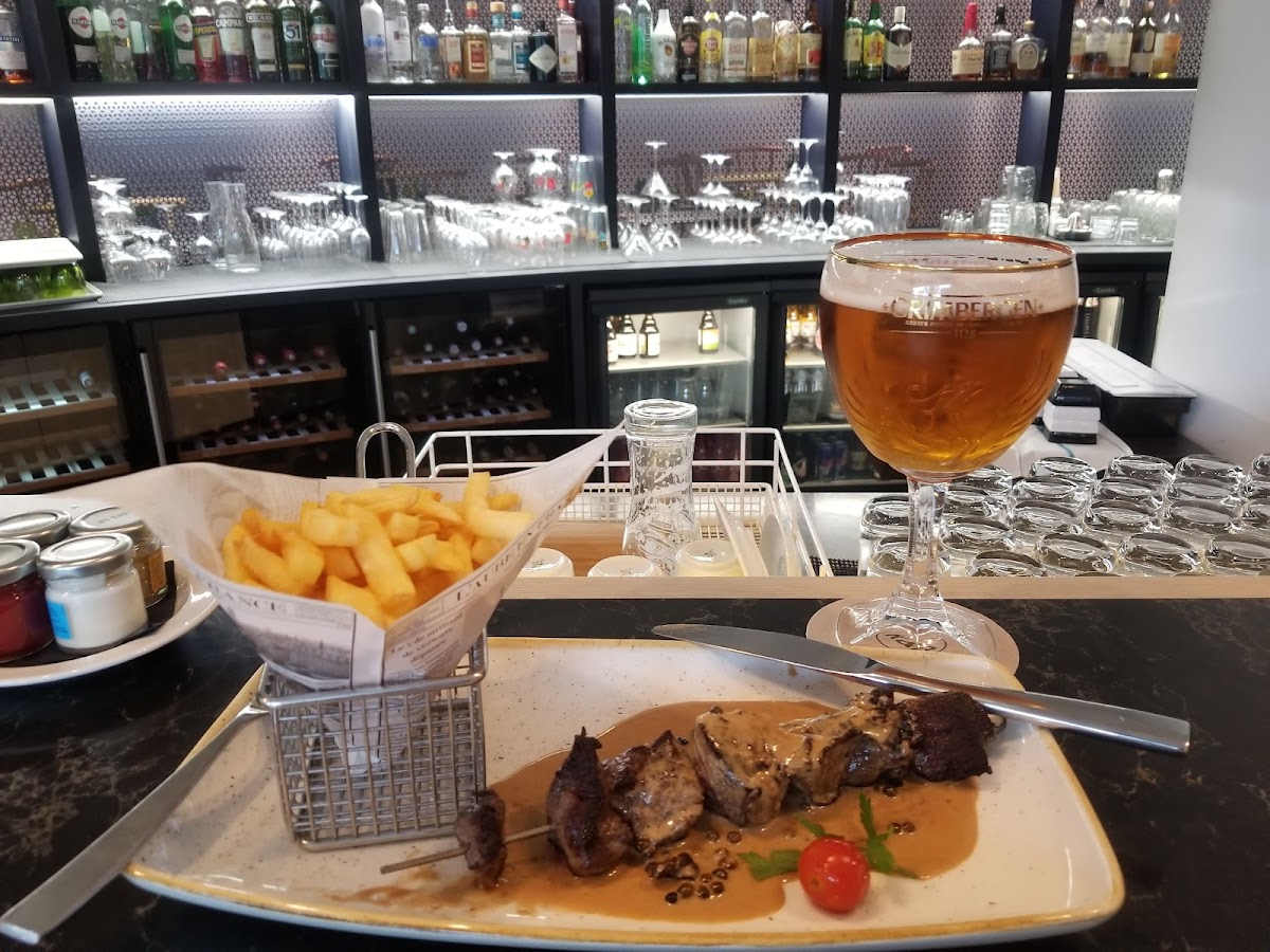 Kitchen & Bar at Courtyard CDG - Photo 4
