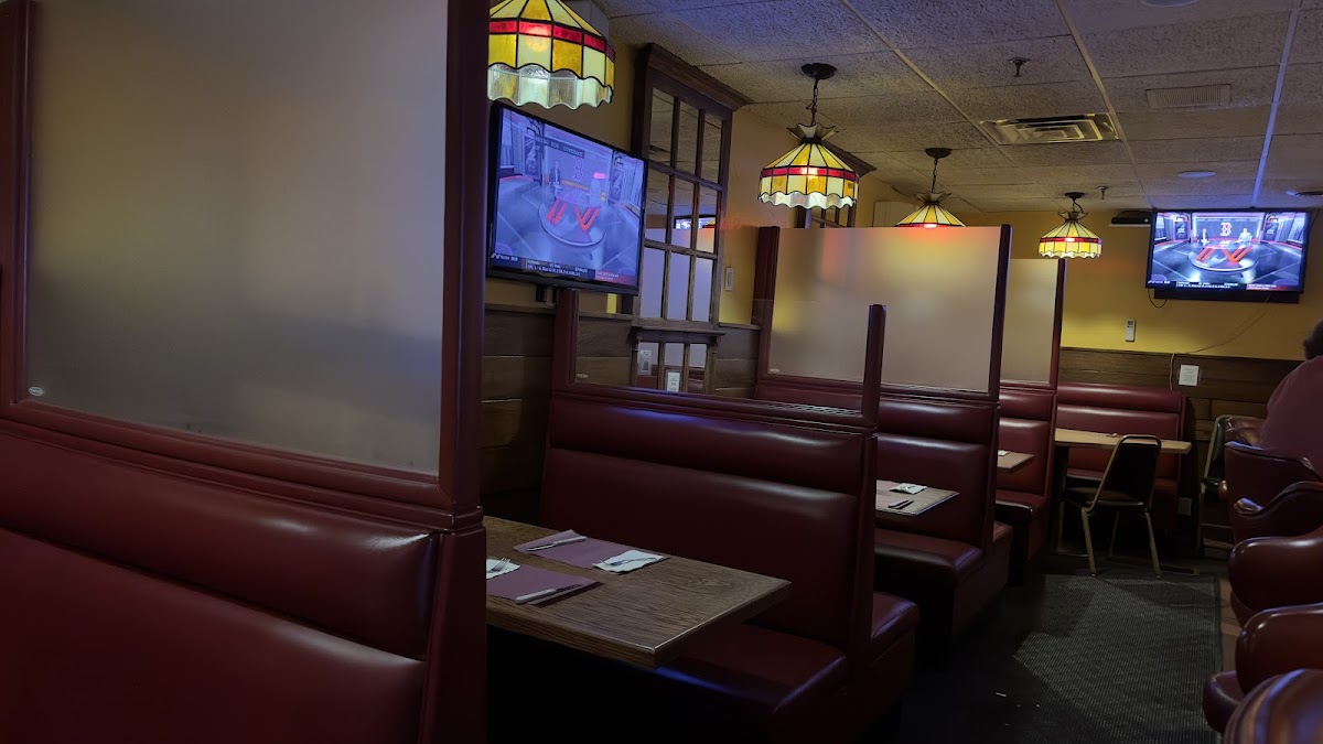 Dedham Midway Restaurant - Photo 5