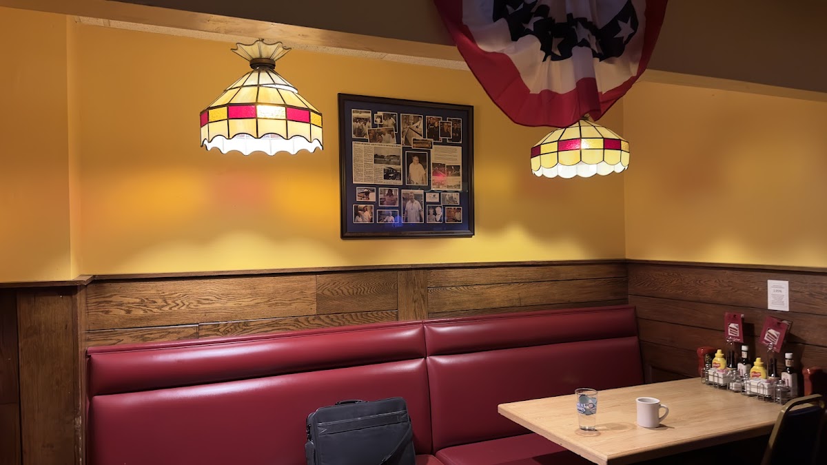 Dedham Midway Restaurant - Photo 6
