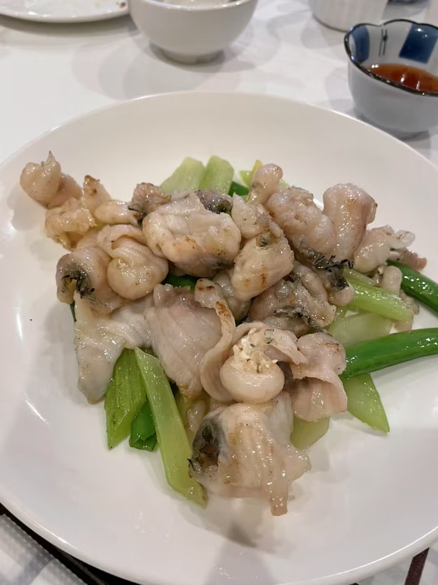 Loong’s Chinese Restaurant - Photo 7