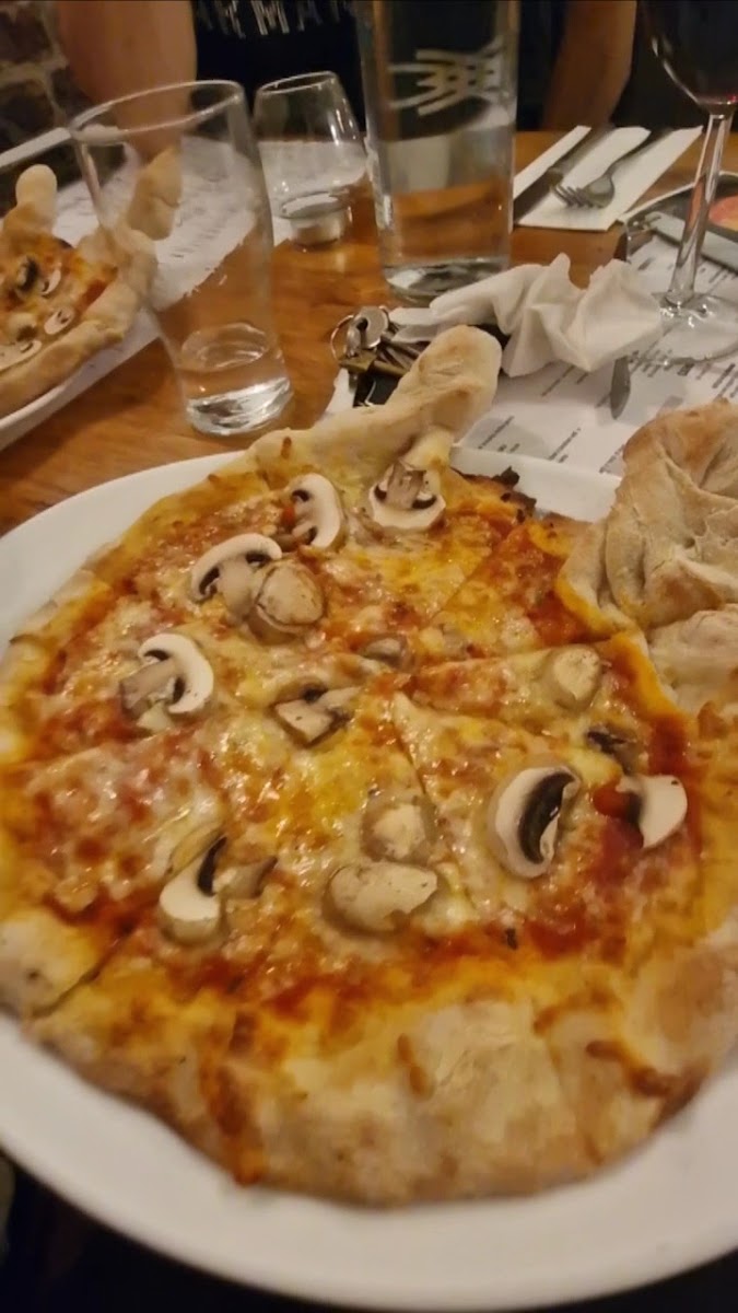La Bella Restaurant - Photo 1