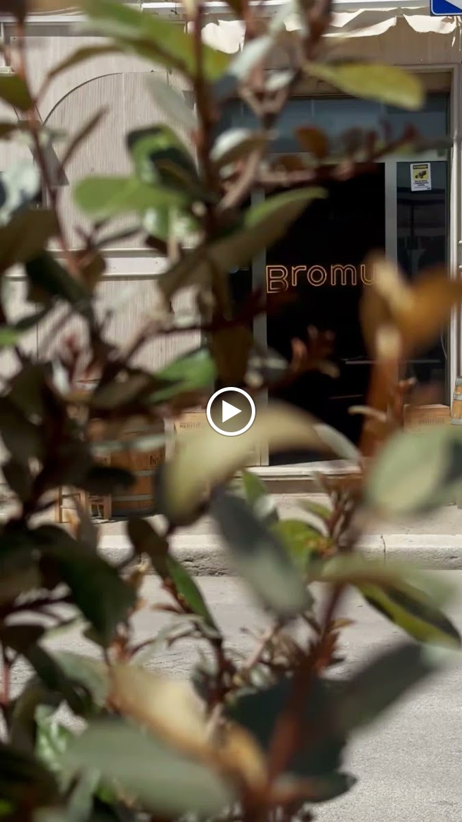 Bromu Restaurant - Photo 1