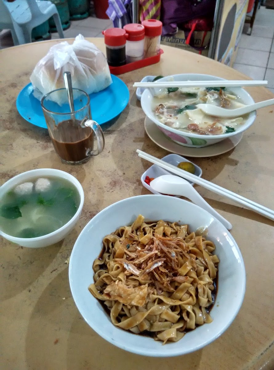 Sin Hin Coffee Shop - Photo 3
