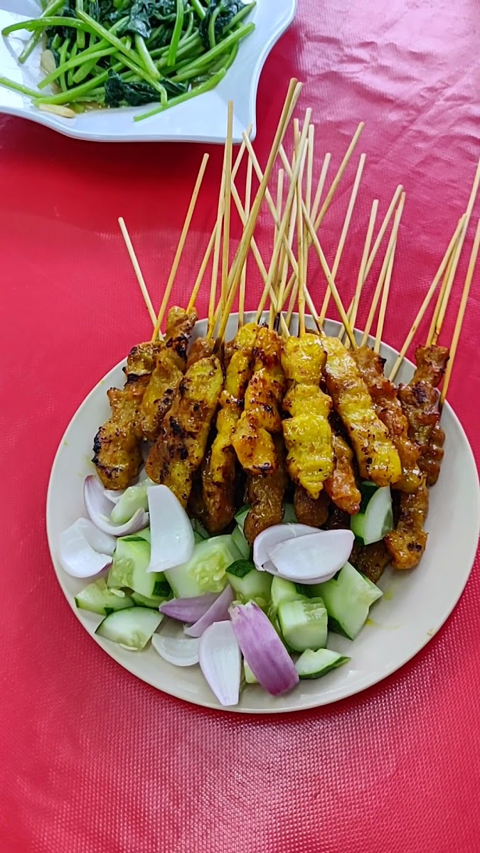 Restaurant Xi Lin Men 喜临门茶餐室 - Photo 1