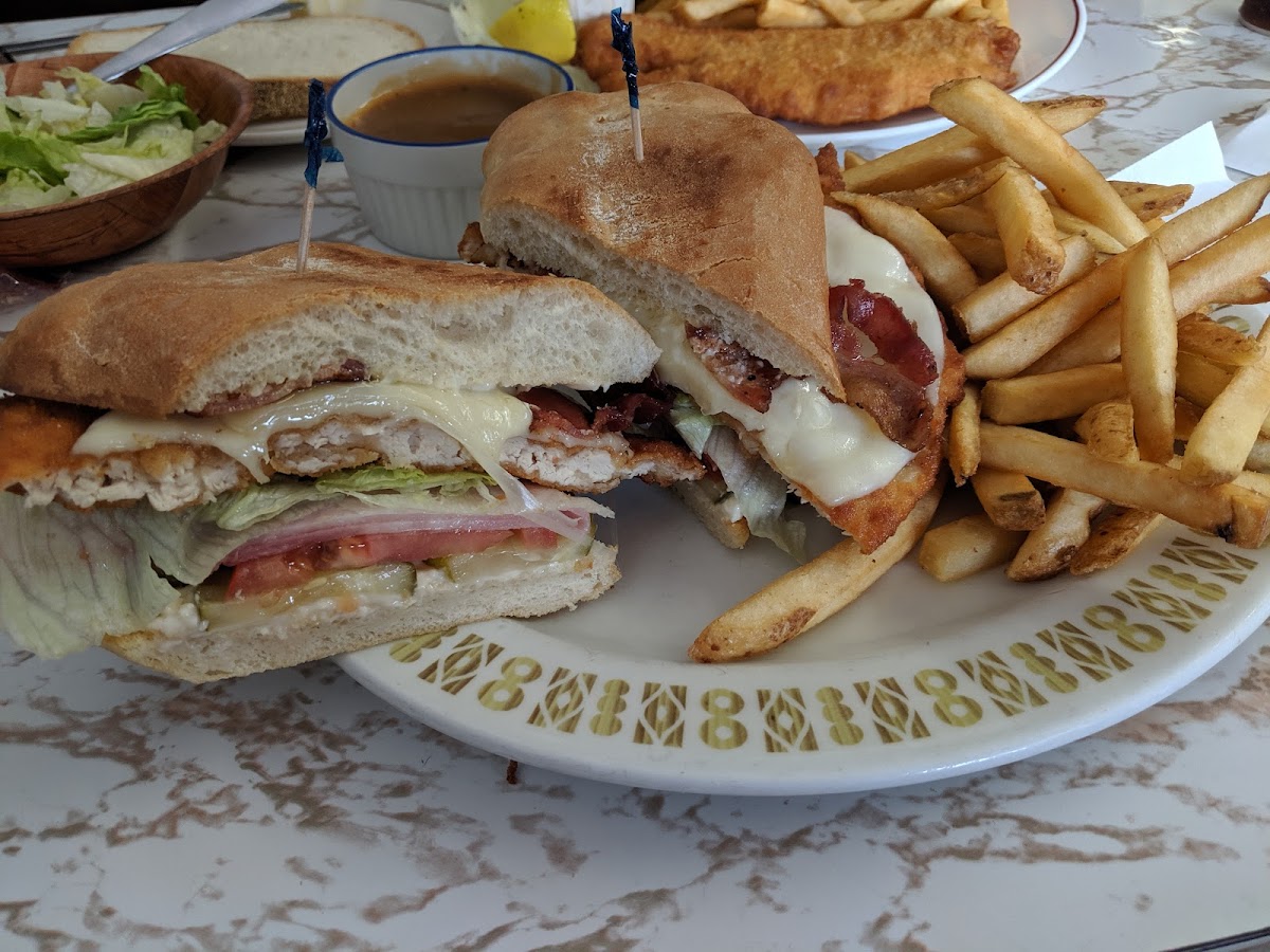 Ernie's Coffee Shop - Photo 3