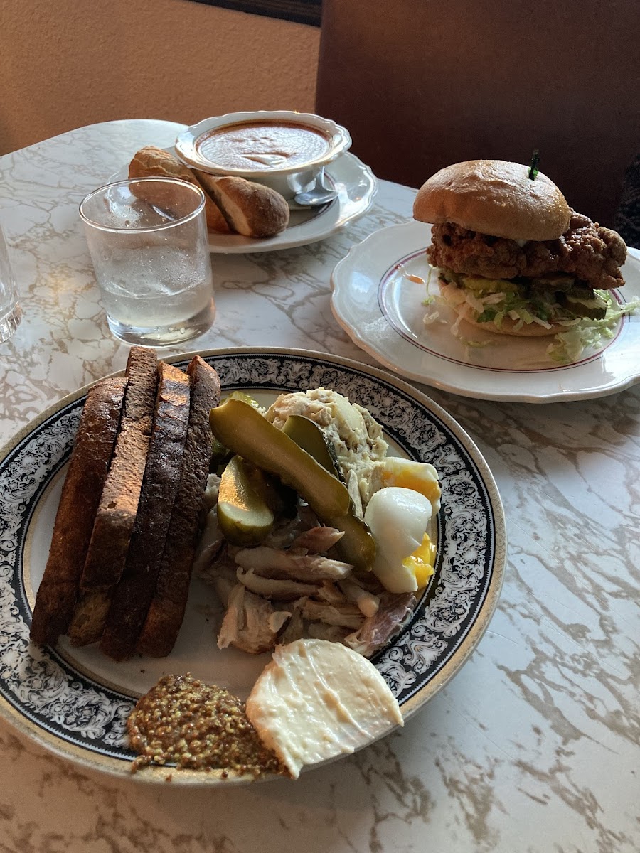 Ernie's Coffee Shop - Photo 4