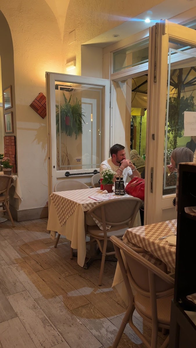Pummarola Ristorante Pizzeria - Photo 1