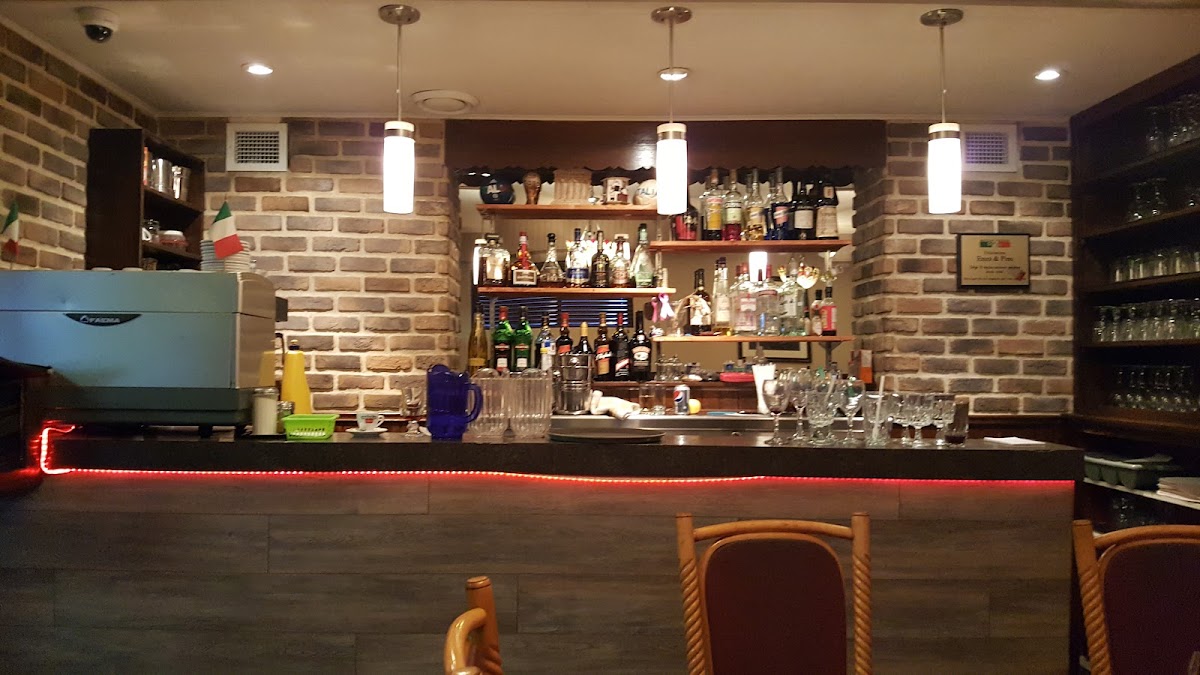 Mercuri Pizzeria - Photo 2