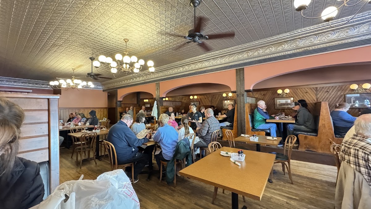 The Friendly Tavern - Photo 4