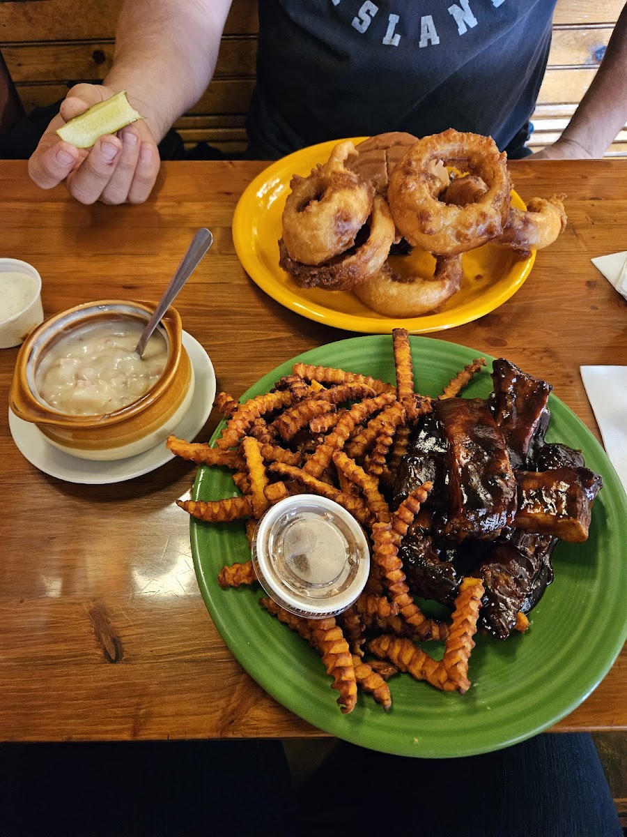 The Friendly Tavern - Photo 8