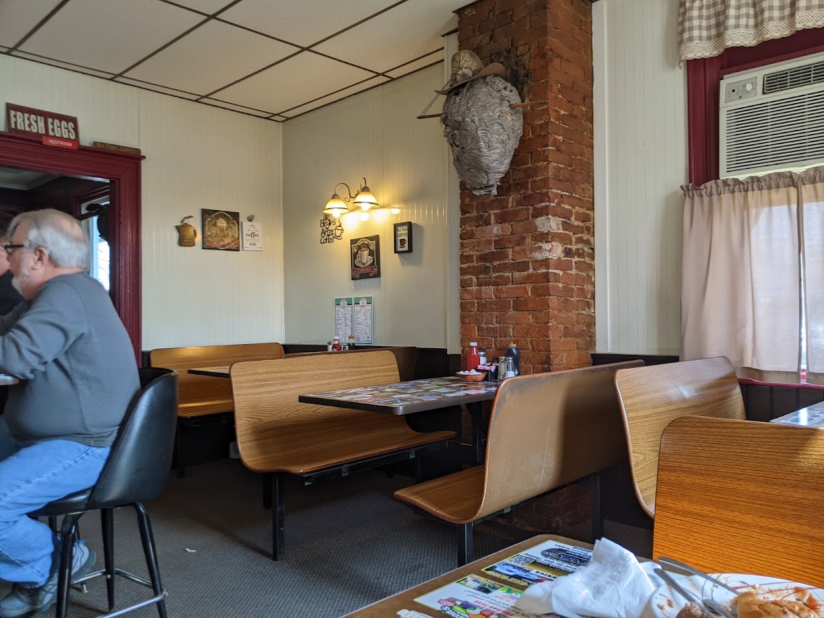 Kelley's Family Restaurant - Photo 5